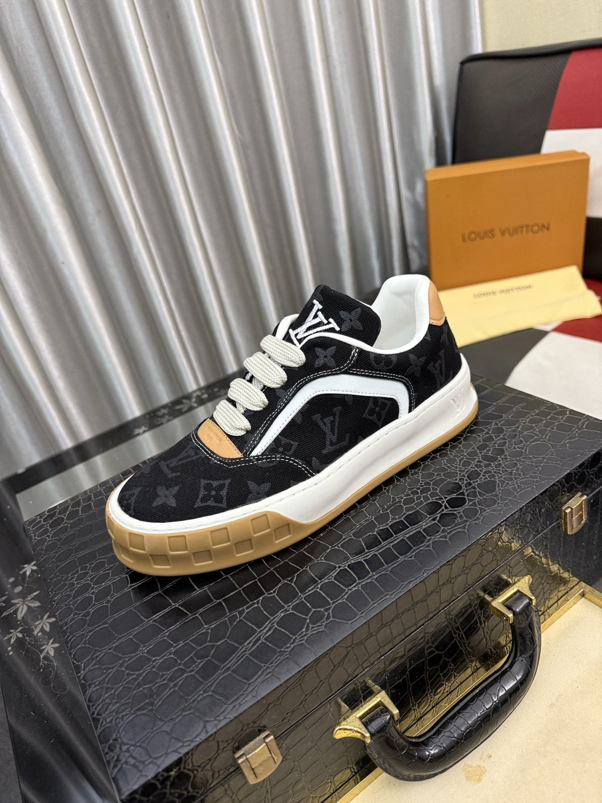 Louis Vuitton Patterned Low-Top Sneakers — front