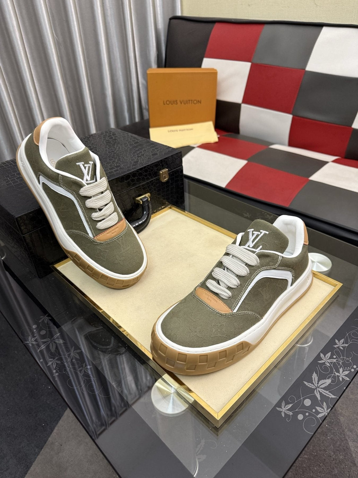 Louis Vuitton Patterned Low-Top Sneakers — front