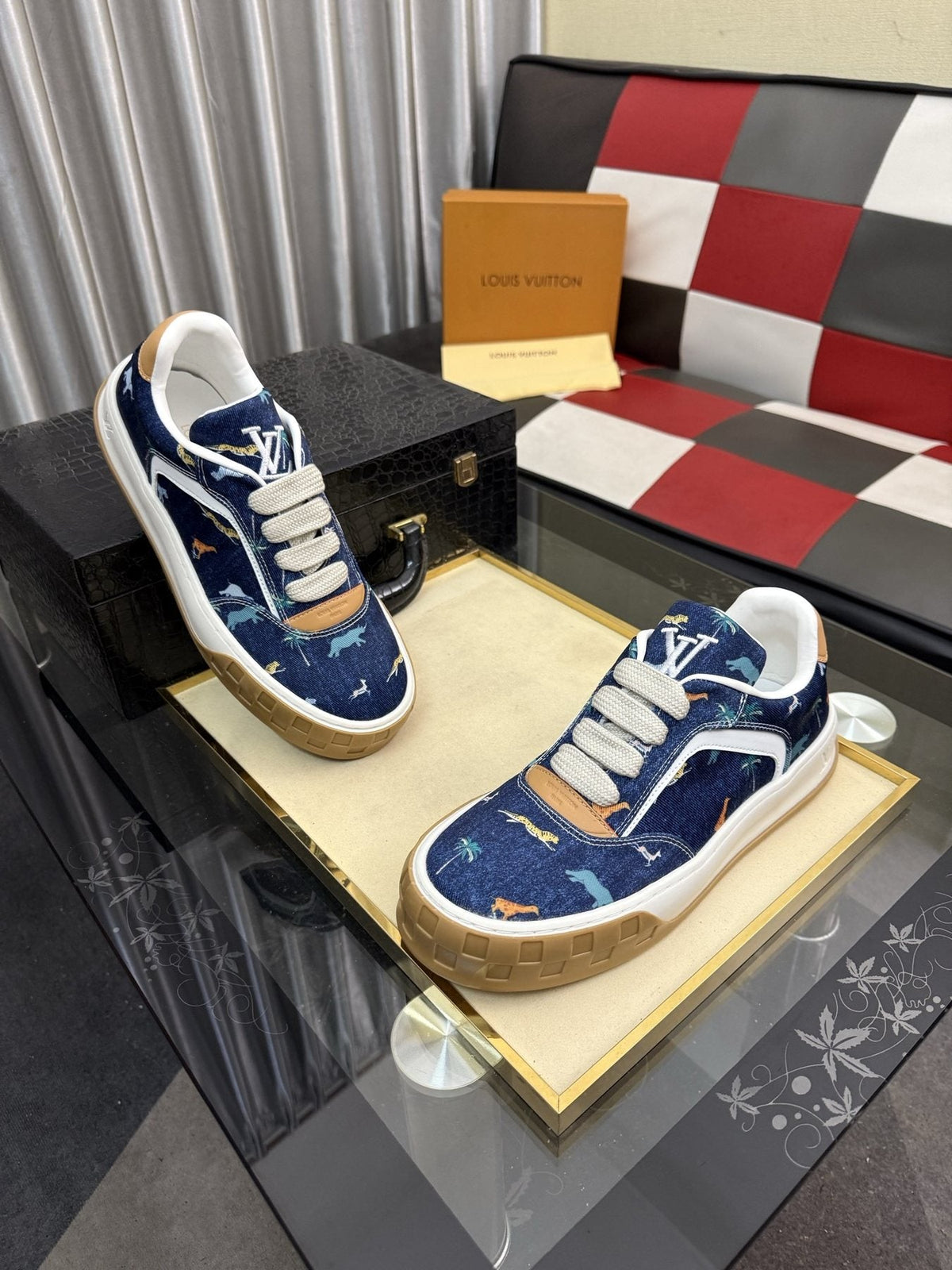 Louis Vuitton Patterned Low-Top Sneakers — front